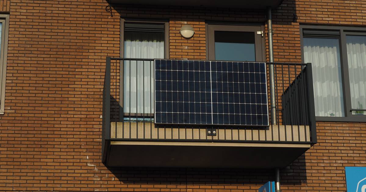 Installing Solar Panels on Your Balcony: Is the Vertical Alternative the Future?  |  MyGuide