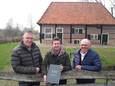 Drie van de vier mannen achter het jubileumboek van St. Gregorius (vlnr): Tonnie Homan, Bart Monnink en Herman Schabbink. Tonnie Monnink overleed voordat het boek gereed was.