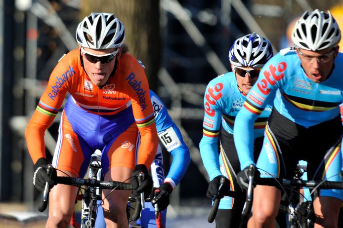 Lars Boom (links) werd in 2009 onschadelijk gemaakt door een groep Belgen.