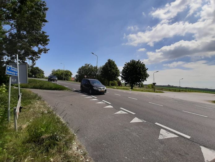Als het aan de gemeente Reimerswaal ligt, wordt de Zanddijk verbreed.