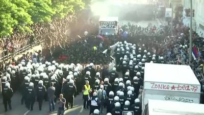 Minstens 75 agenten gewond bij rellen tegen G20 in Hamburg