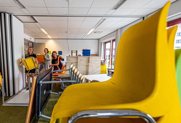 Klaslokalen voor onderwijs aan Oekraïense kinderen worden vrijdagmiddag ingericht in het kantoorpand op bedrijventerrein Oosterenk.