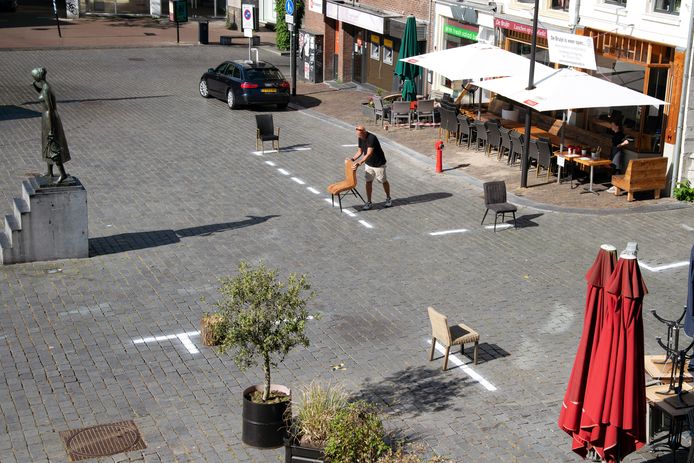 De witte strepen bij De Bruijn aan de Grote Markt. foto Paul Rapp