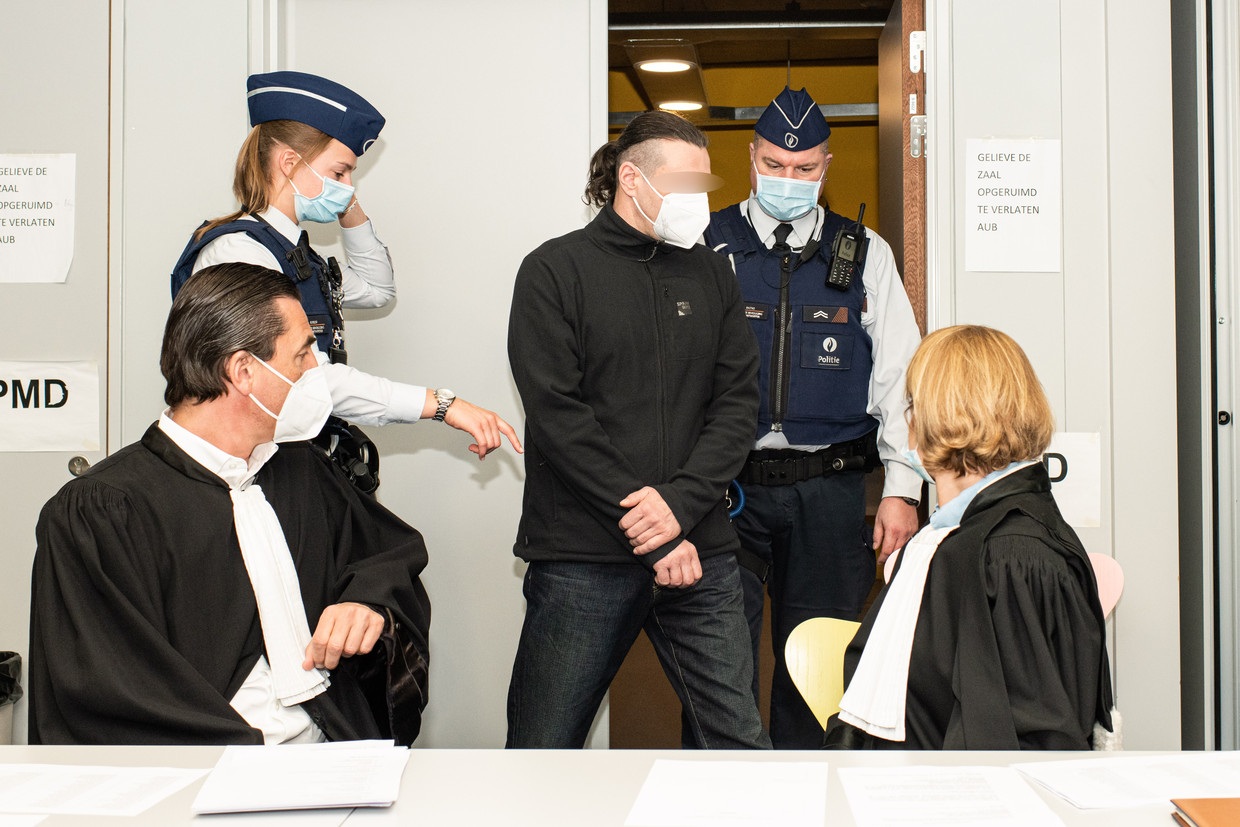 Beschuldigde Tony Baldassarre voor het hof van assisen in Antwerpen. Beeld BELGA