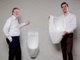 Roderick en zijn vader Ed Standaart hebben een bedrijf dat urinoirs en wc’s levert die met geen tot heel weinig water toe kunnen.