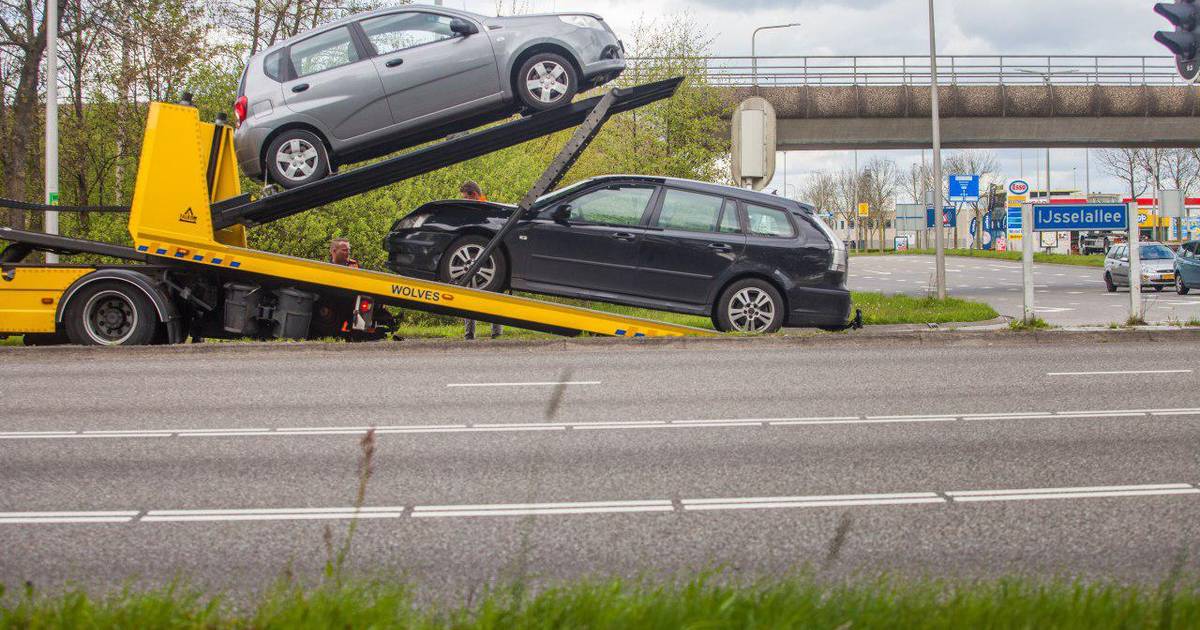 Knipperend verkeerslicht in Zwolle zorgt voor verwarring en ongeval.