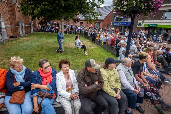 De begrafenis zorgde voor een ware volkstoeloop.