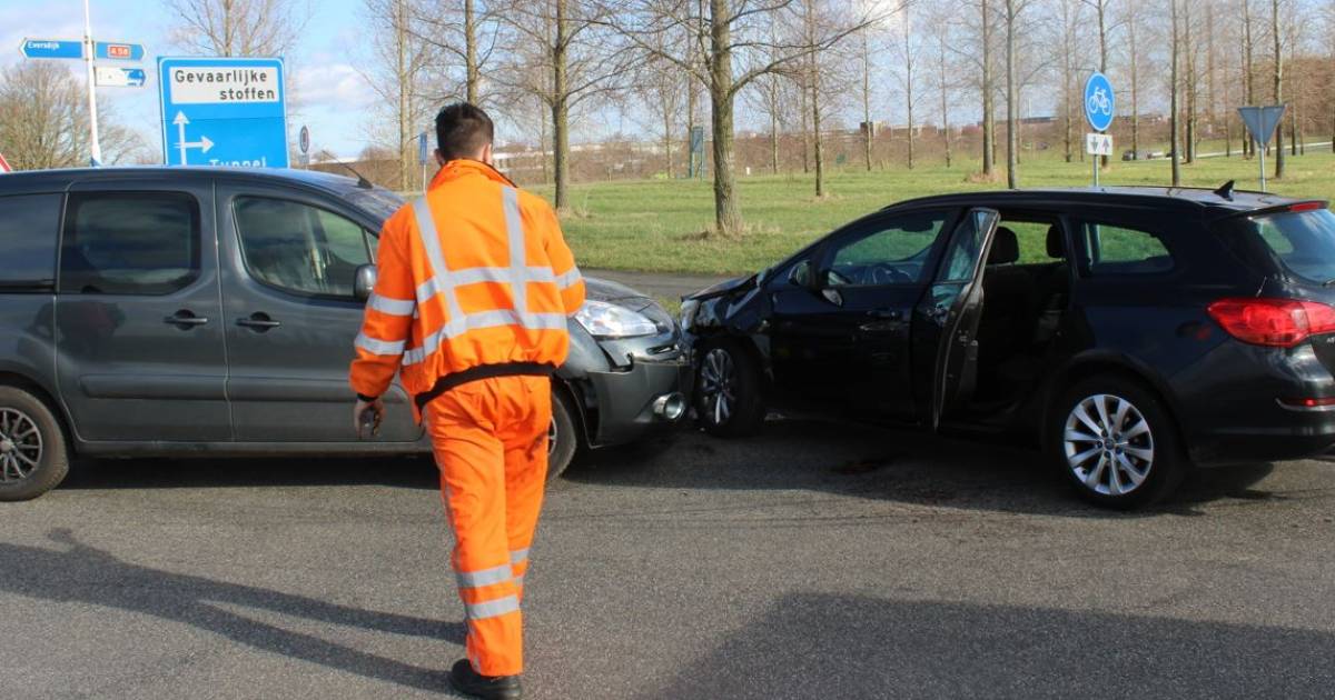 Gewonde bij botsing op kruising bij Kapelle | Bevelanden | pzc.nl - PZC