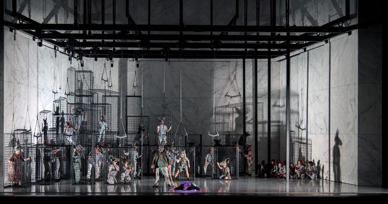 Regisseur Damiano Michieletto situeert ‘Animal Farm’ in een slachthuis.  Beeld Ruth Walz