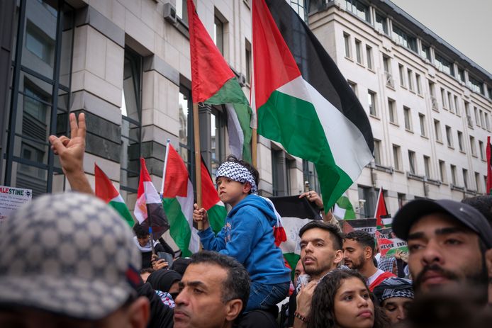 Mensen verzamelden zich gisteren in Brussel om solidariteit te tonen  voor Palestina.