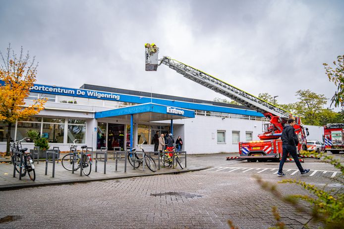 Kinderen en hun ouders die voor zwemles kwamen, zijn het bad uitgestuurd vanwege een vreemde lucht.