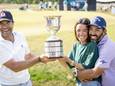 Pablo Larrazabal met zijn vriendin en caddie (L) na het winnen van de 103de editie van het KLM Open golftoernooi.