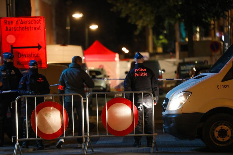 Agent in auto doodgestoken in Brussel, neergeschoten dader ‘had aanslag aangekondigd’