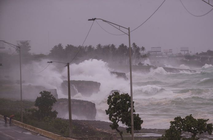 Tropische storm Elsa gaat tekeer in Santo Domingo op de Dominicaanse Republiek.