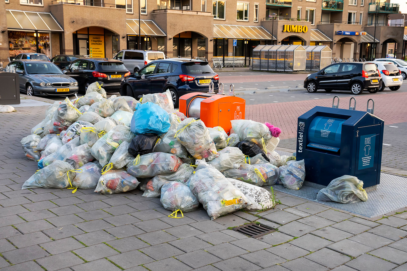 Ondergrondse containers voor plastic afval weg uit Oss; in zakken werkt
