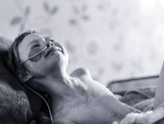 Het ware gezicht van kinderkanker: wanhopige papa deelt hartbrekende foto van dochtertje dat helse pijnen lijdt