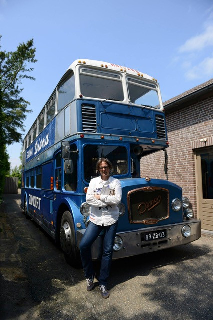 Zutphenaar Bas Steman wil legendarische bordeelbus in wielerwereld ...