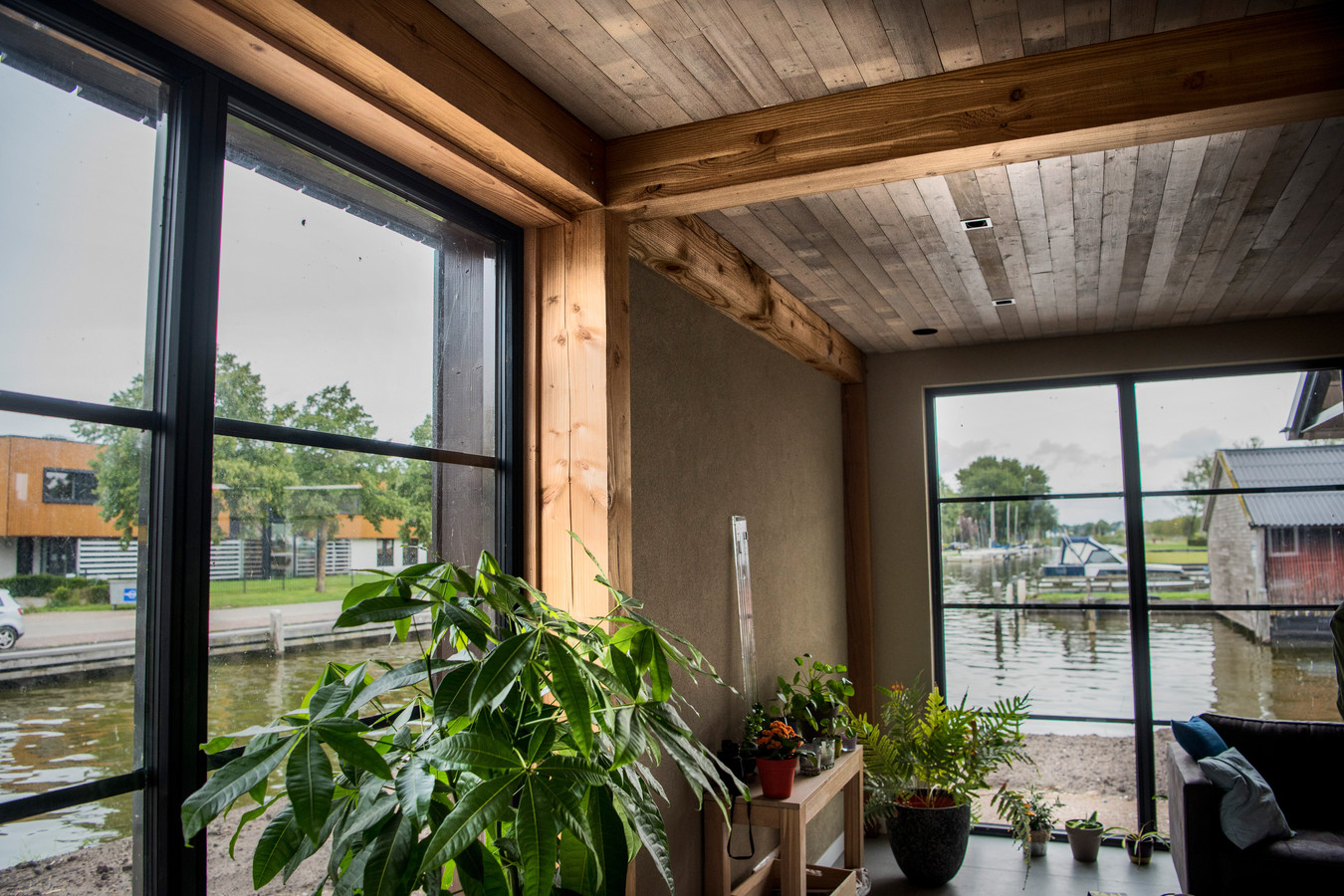 Het huis van Gerrit Hiemstra bestaat uit voornamelijk hout en kalkhennep, duurzame materialen met weinig impact op milieu en klimaat.
