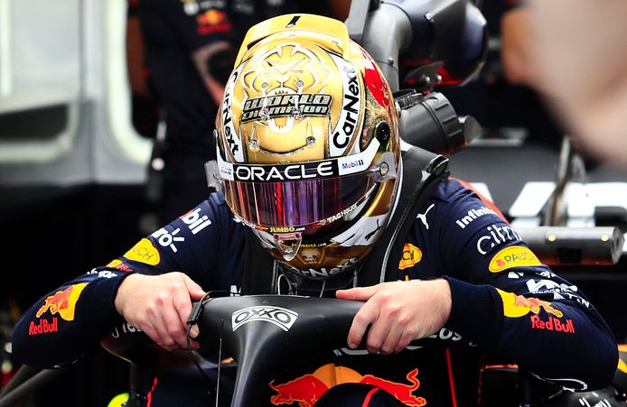 Benadering Nevelig Fantastisch Max Verstappen rijdt laatste races met goudkleurige helm: 'Speciale  betekenis voor speciaal seizoen' | Formule 1 | bd.nl
