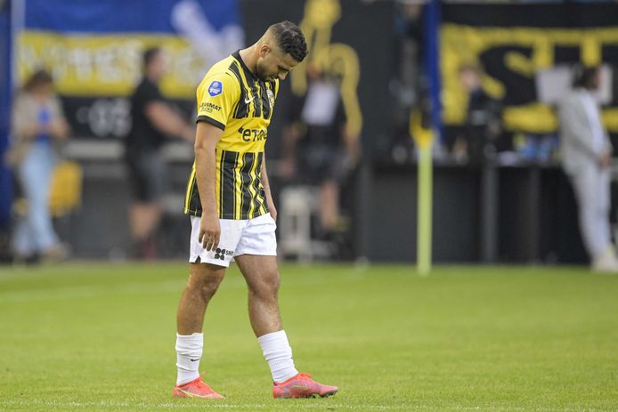Oussama Tannane voor Vitesse in het Europese duel met Dundalk. De dribbelaar is teruggezet naar Vitesse Onder 21.