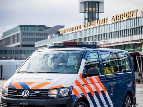 Twee mannen met duizenden euro’s aangehouden op Rotterdam Airport vanwege witwassen
