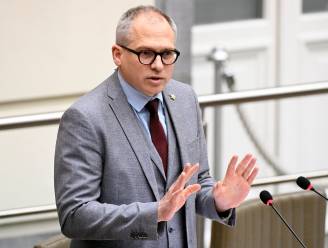 Vlaams minister Diependaele laat 200.000 euro ontslagvergoeding bij WoninGent onderzoeken: “Er gaan heel wat knipperlichten af”