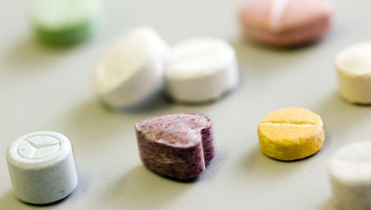 De hoge gehaltes van de werkzame stof MDMA in xtc-pillen zijn gevaarlijk, omdat gebruikers niet weten wat ze slikken. Voorheen waren de doses laag, waardoor zij wellicht gewend zijn geraakt meer pillen ineens te gebruiken. © ANP Beeld 