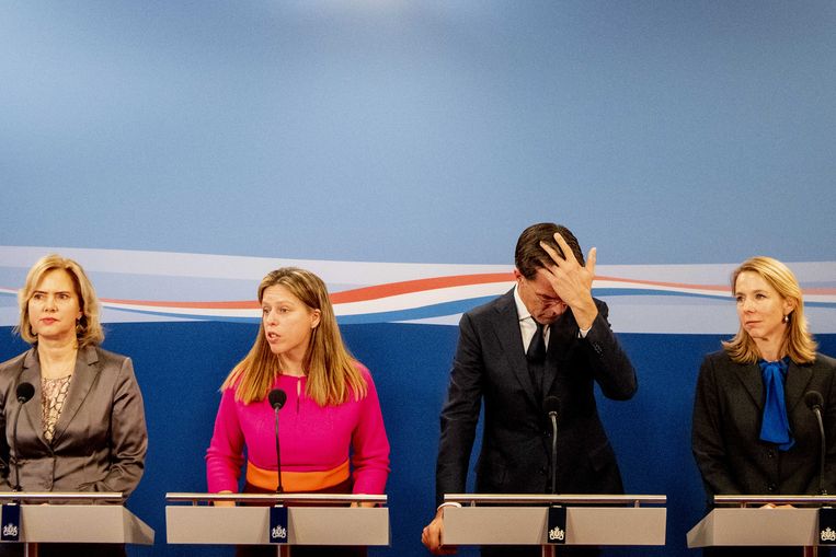Minister-president Mark Rutte en ministers Carola Schouten (Landbouw), Cora van Nieuwenhuizen (Infrastructuur en Waterstaat) en Stientje van Veldhoven (Milieu en Wonen) gaven woensdag een toelichting op het pakket maatregelen voor de stikstofcrisis. Beeld ANP