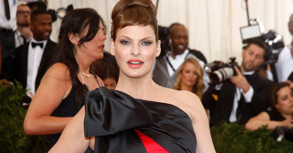 Linda Evangelista talks about years of battle with breast cancer that led to a double mastectomy |  celebrities