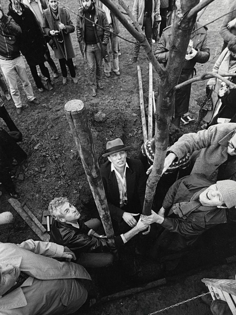 Wat Kunnen We Anno 2021 Leren Van De Radicale Kunstenaar Joseph Beuys