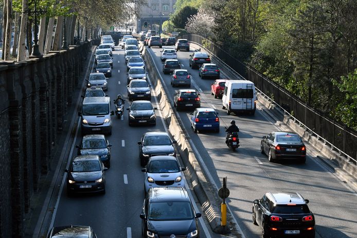 Het drukke verkeer in het centrum van Brussel zorgt ook voor meer luchtvervuiling.