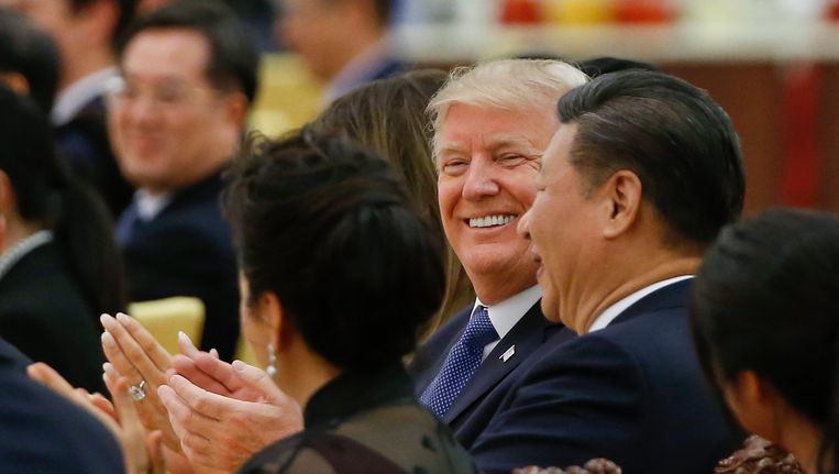 De Amerikaanse president Donald Trump met de Chinese president Xi Jinping. Beeld epa