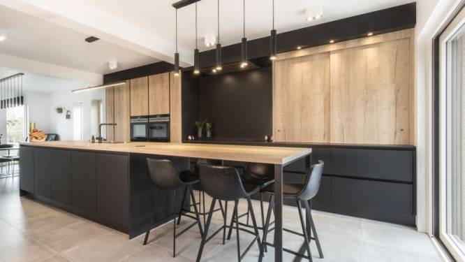 Nele en Christophe kiezen zwarte keuken: "Dit is echt het hart van onze woning" 