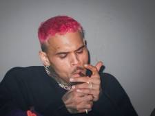 Chris Brown surpris en train de fumer en boîte à Bruxelles: un p-v pourrait lui être envoyé
