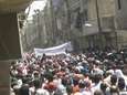 Des hélicoptères tirent sur les manifestants en Syrie