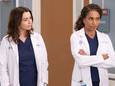 Kelly McCreary (r) en Caterina Scorsone