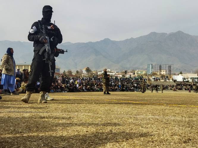 Taliban geselt 63 Afghanen wegens “zedenmisdrijven” in stadion met toeschouwers 