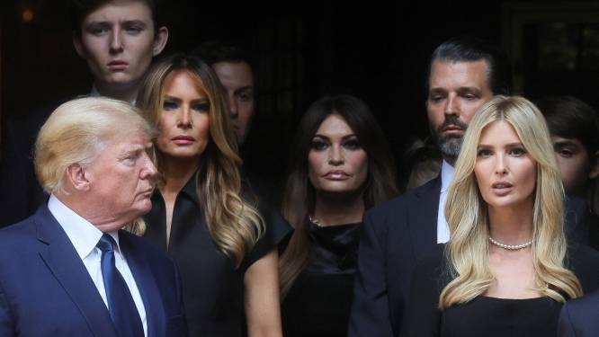 Zeldzaam samenzijn familie Trump bij uitvaart Ivana (73)