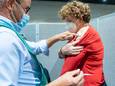 De minister, die in Horebeke woont, haalde haar boosterprik in het vaccinatiecentrum in Oudenaarde.