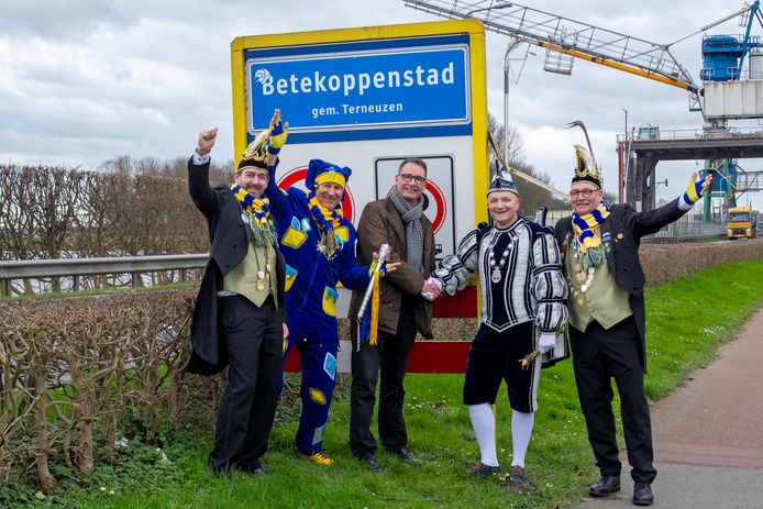 Het is nu echt, Sas van Gent is helemaal officieel Betekoppenstad ...