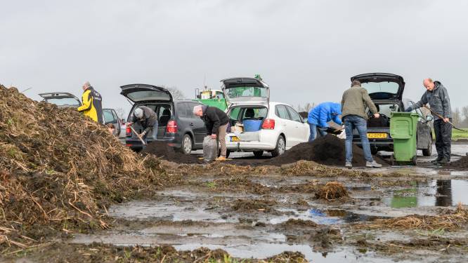 Met de gratis compost uit Sprang-Capelle staan de tuinen er dit jaar weer mooi bij