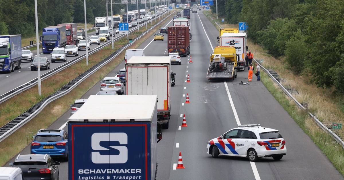 Snelweg A2 dicht na ongeluk bij knooppunt Everdingen.