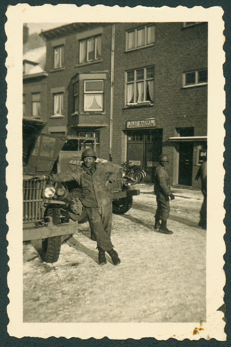 Een Amerikaanse soldaat in Maastricht, eind 1944 . Beeld Fotograaf onbekend / Regionaal Historisch Centrum Limburg