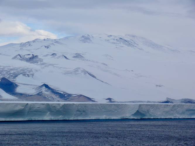 Grootste ijsplaat ter wereld blijkt 10 keer sneller te smelten dan gedacht