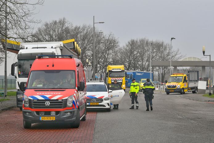 Tankwagen lekt zuurstof op een parkeerterrein bij Maarheeze.