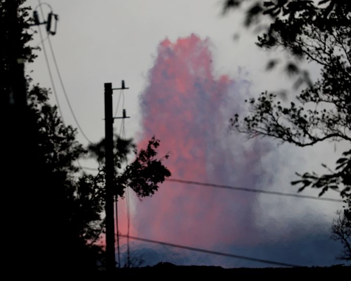 Lava spuit uit de Kilauea vulkaan.