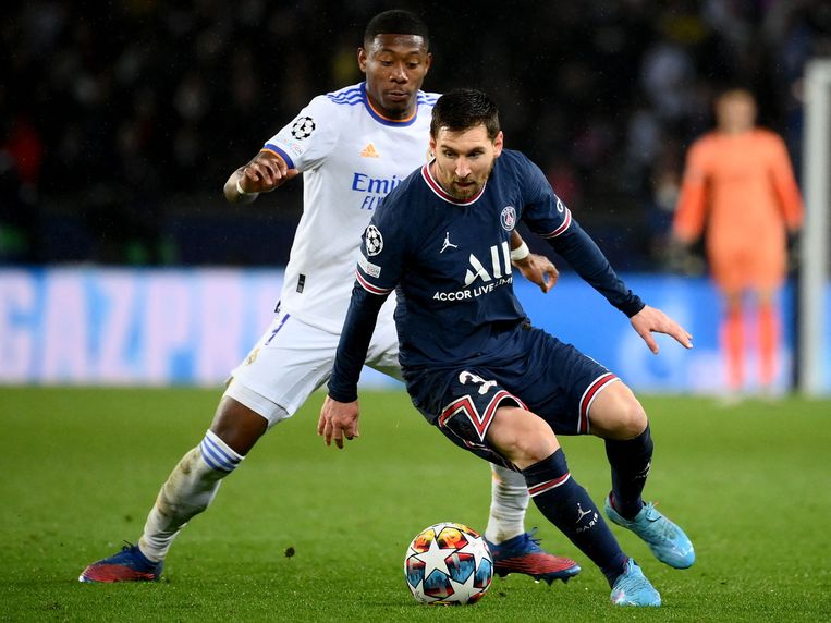 David Alaba verdedigt op Lionel Messi. Beeld AFP