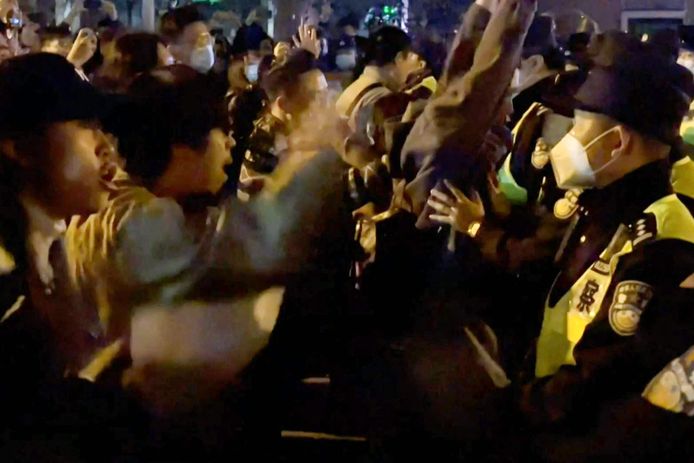 Demonstranten in Sjanghai raakten slaags met de politie