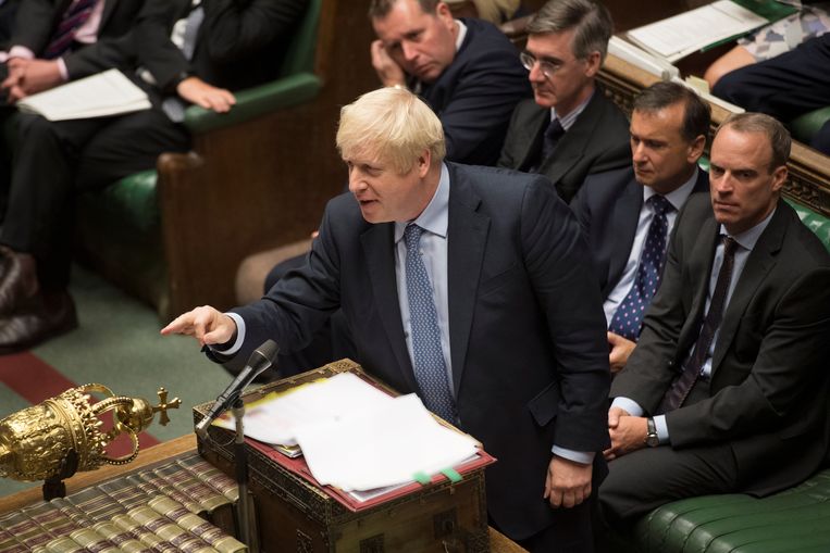 Premier Boris Johnson spreekt tijdens het vragenmoment in het Britse parlement. Beeld via REUTERS