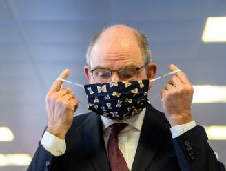 Door Defensie bestelde maskers niet compatibel met filters van Geens - Britse premier Boris Johnson kondigt eerste, bijzonder voorzichtige stappen uit lockdown aan